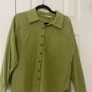 LA Hearts green long sleeve side slit button down shirt